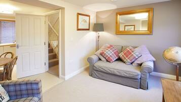 2 Bedroom Room House | 2 bedrooms, premium bedding, laptop workspace, iron/ironing board