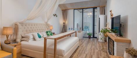 Classic Double Room -7(Mainland-Chinese Citizen Only) | Blackout drapes, free WiFi, bed sheets
