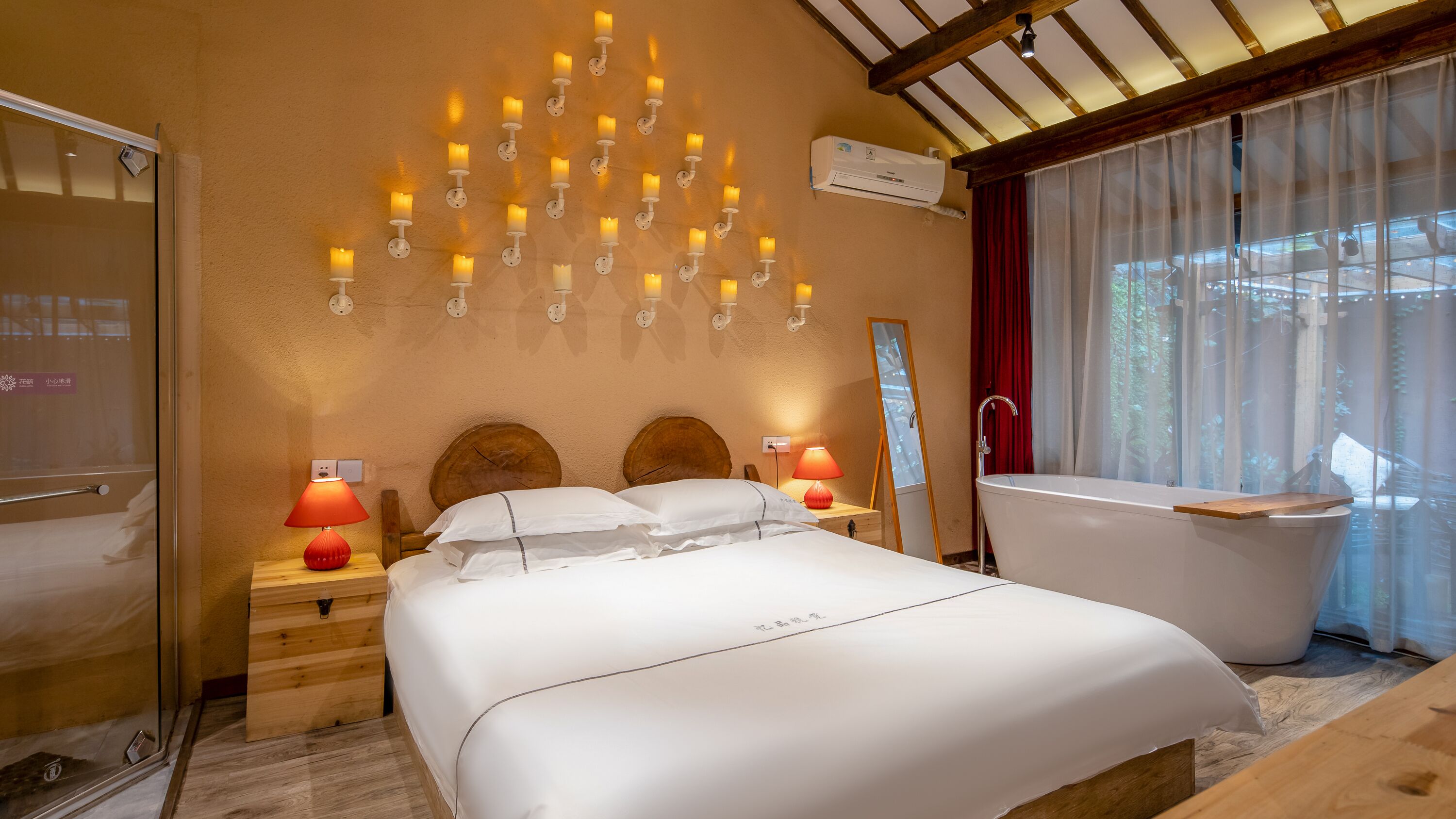 Signature Double Room (Mainland-Chinese Citizen Only) | Blackout drapes, free WiFi, bed sheets