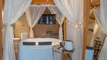 Exclusive Double Room (Mainland-Chinese Citizen Only) | Bathroom | Shower, free toiletries, hair dryer, slippers