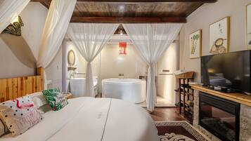 Executive Room (Mainland-Chinese Citizen Only) | Blackout drapes, free WiFi, bed sheets