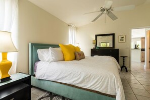 1 Schlafzimmer, Schreibtisch, Bügeleisen/Bügelbrett, Reisekinderbett