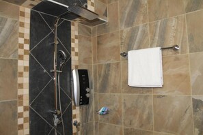 Bathroom shower - Cranes Suites Hotel (Kitale)