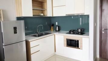 Fridge, microwave, stovetop, electric kettle