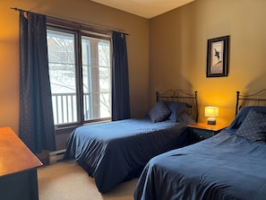 2 slaapkamers, een strijkplank/strijkijzer, gratis wifi, beddengoed