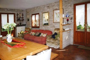 Smart TV, fireplace, DVD player - Farmhouse in Fano with Pool & Adriatic Views (Montemaggiore al Metauro (PU))