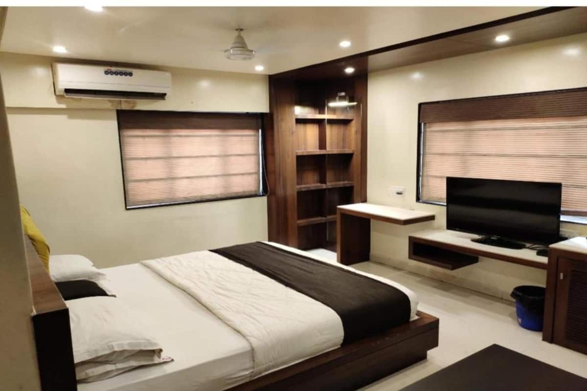 Soundproofing, iron/ironing board (on request), bed sheets