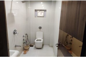 Bathroom - Mahesh Hotel (Morbi)