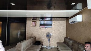 Lobby sitting area - Mahesh Hotel (Morbi)