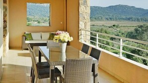 Outdoor dining - Apartment in Corsica near Palombaggia Beach (Porto-Vecchio)