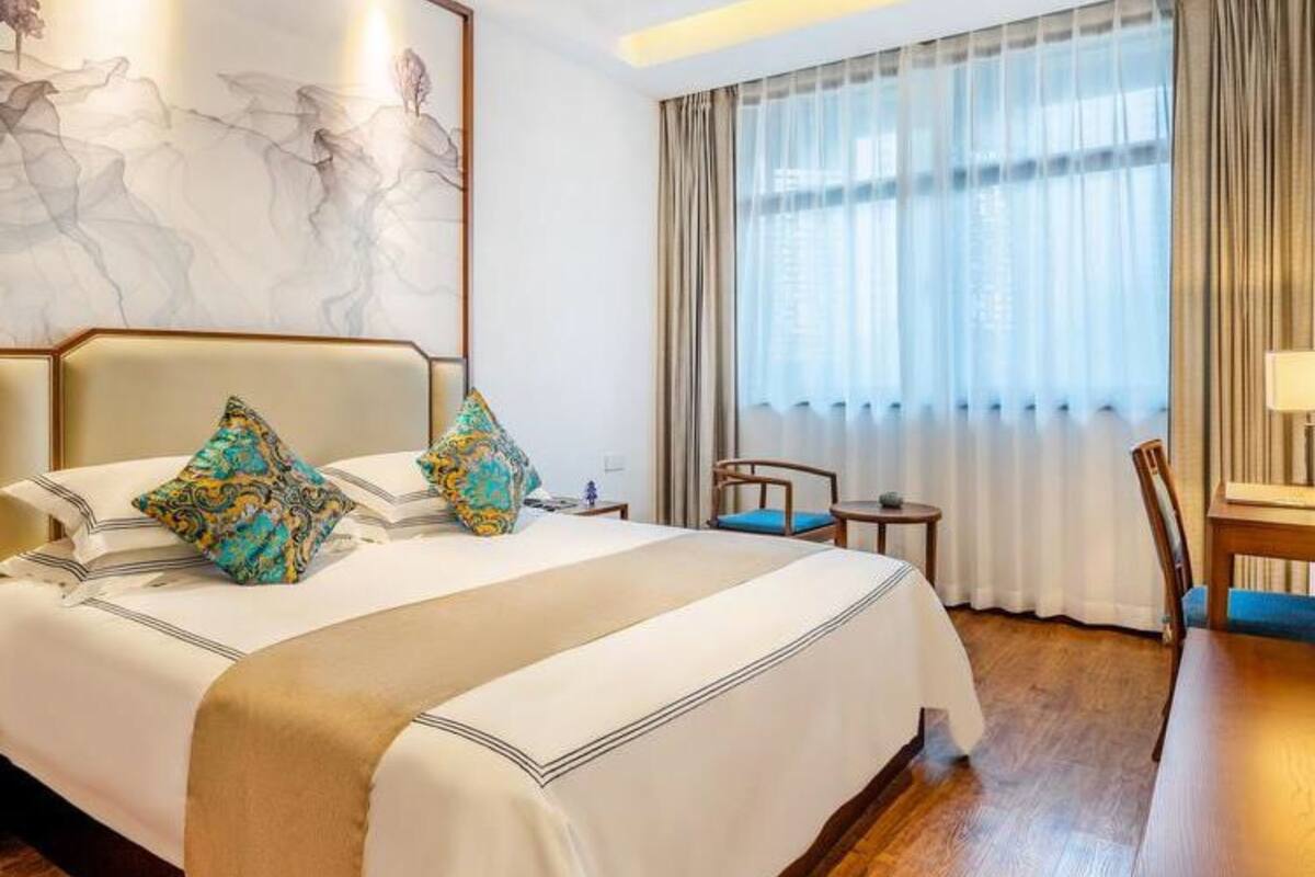 1 bedroom, desk, blackout curtains, free WiFi