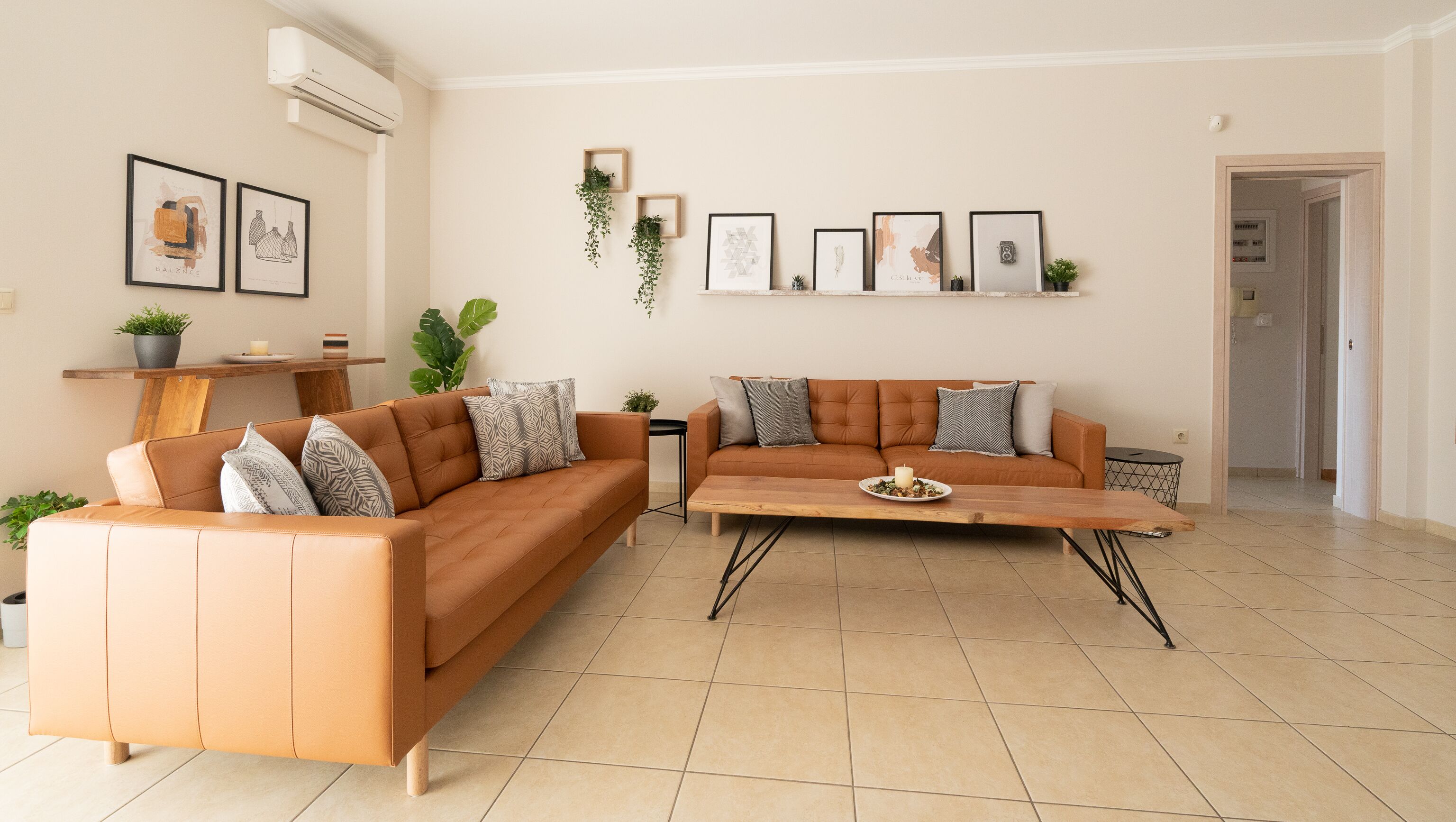 family apartment | living area | flat-screen tv, netflix, pay films, streaming services