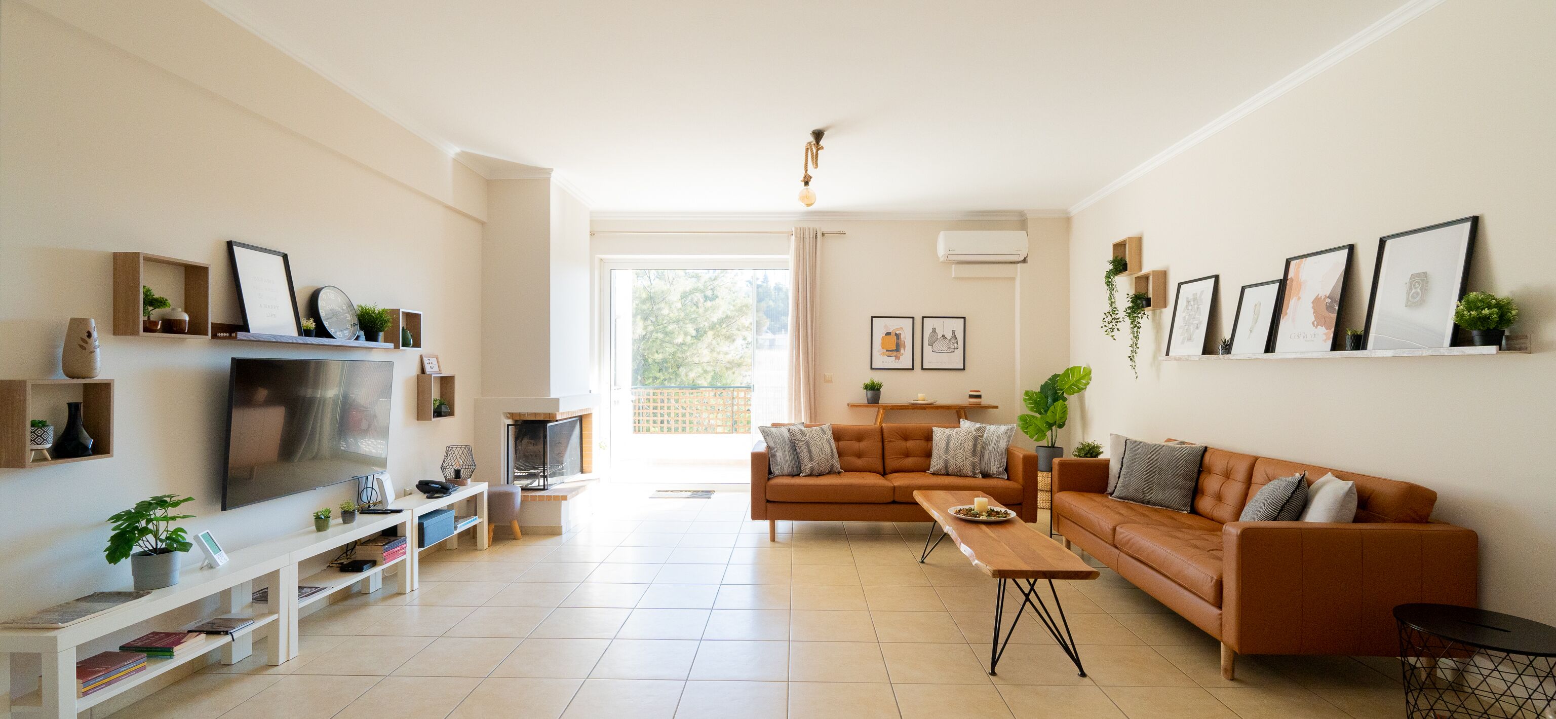 family apartment | living area | flat-screen tv, netflix, pay films, streaming services