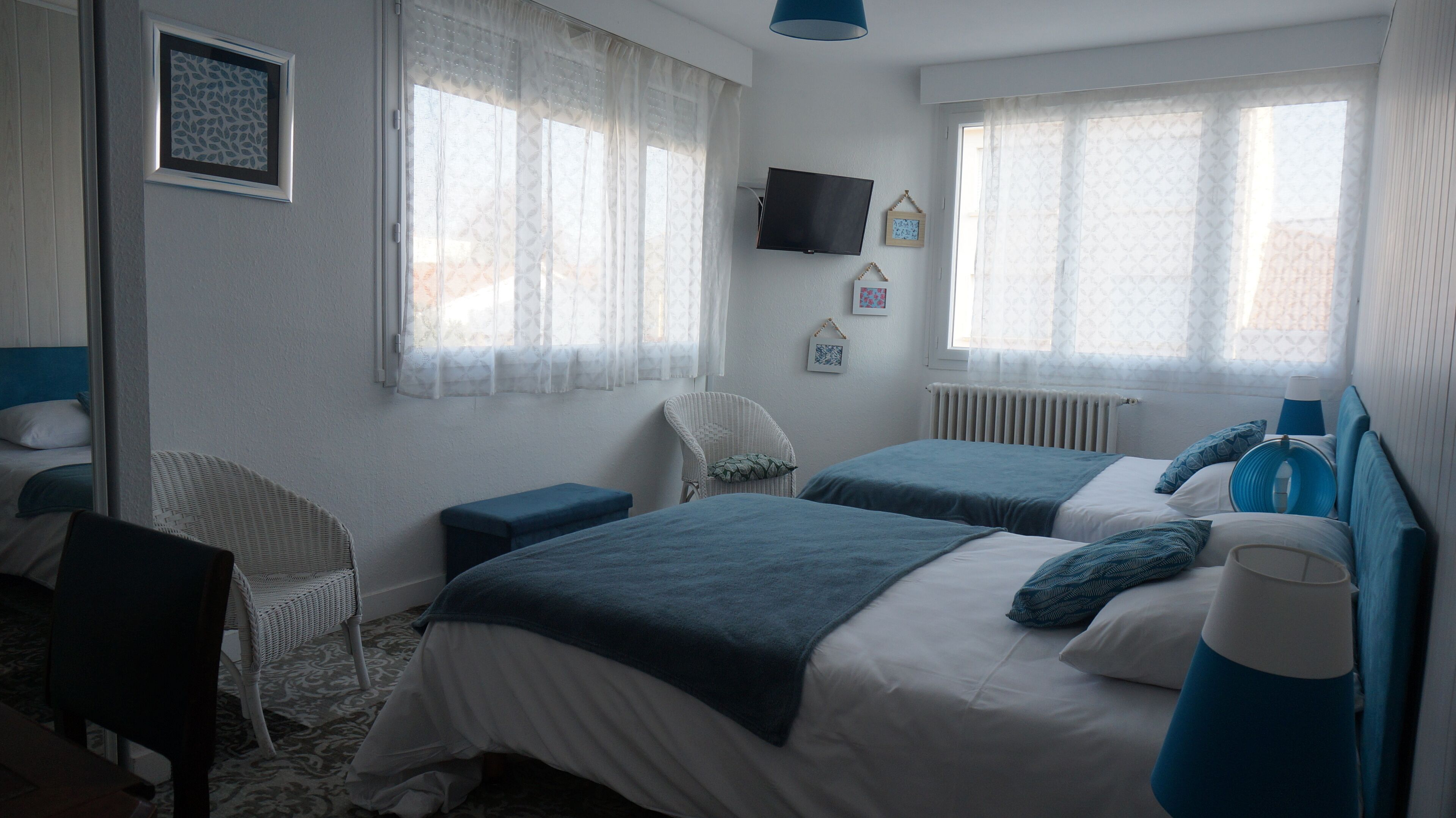 quadruple room | 1 bedroom, in-room safe, individually decorated, individually furnished