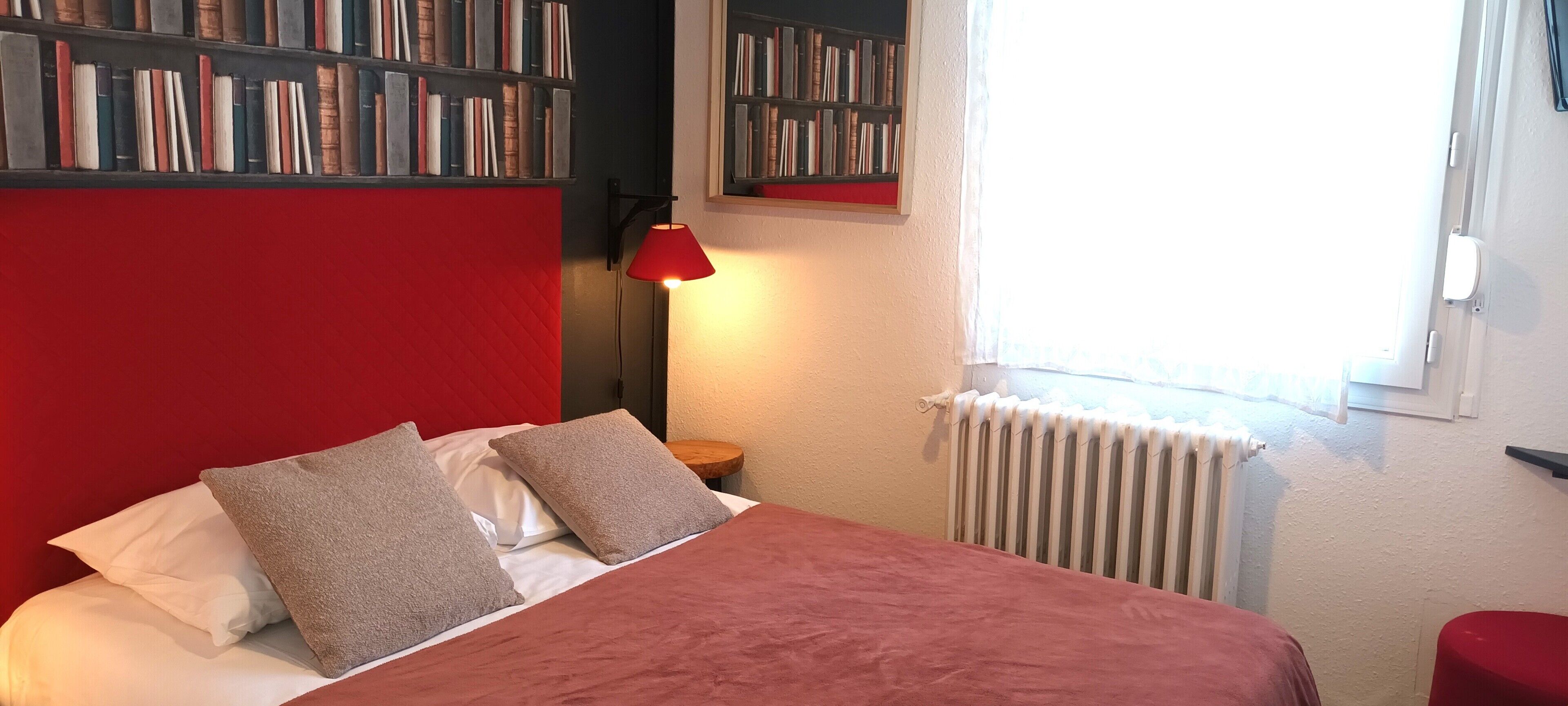 double room (1st floor) | 1 bedroom, in-room safe, individually decorated, individually furnished