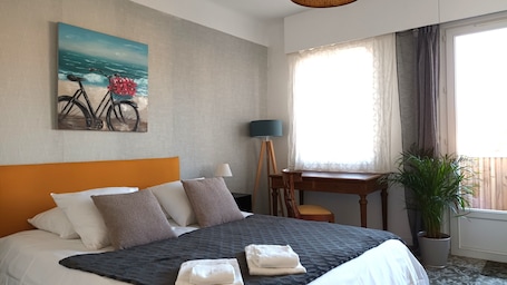 Double Room, Balcony | In-room safe, individually decorated, individually furnished, desk