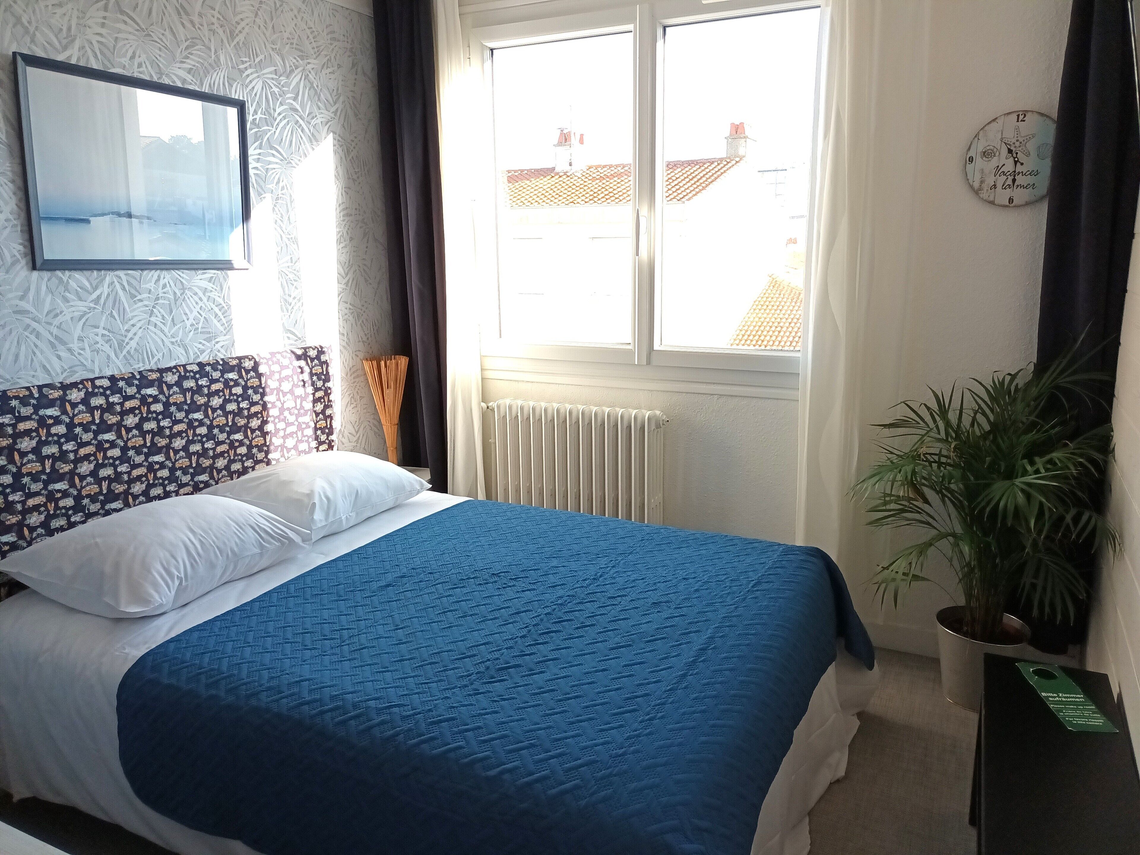 double room (2nd floor) | 1 bedroom, in-room safe, individually decorated, individually furnished
