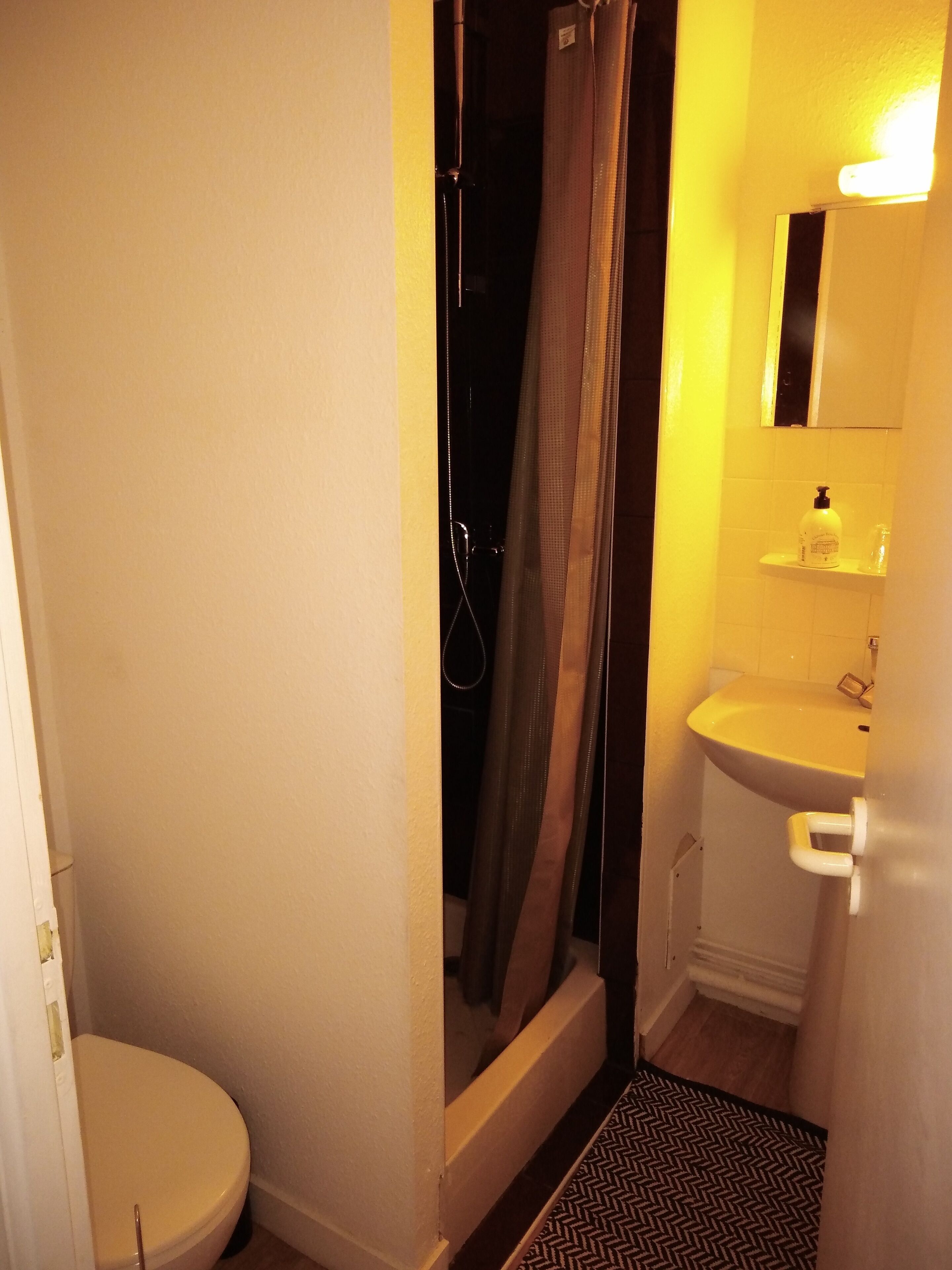 double room (2nd floor) | bathroom shower