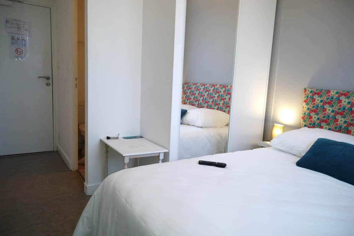 double room (2nd floor) | 1 bedroom, in-room safe, individually decorated, individually furnished