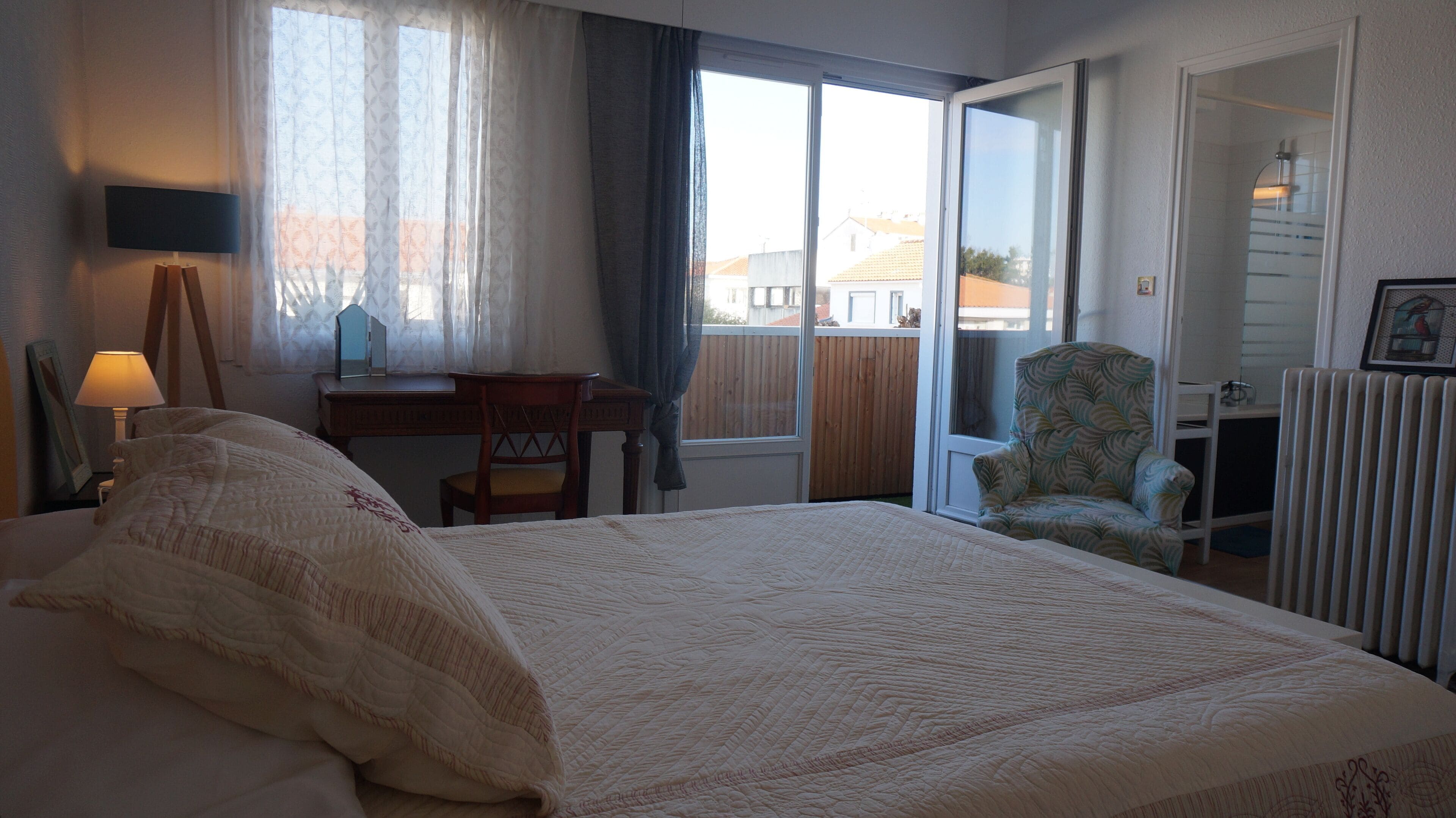 double room, balcony | 1 bedroom, in-room safe, individually decorated, individually furnished