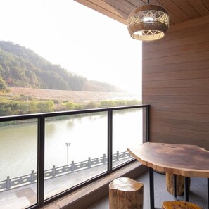 Design Twin Room | Balcony