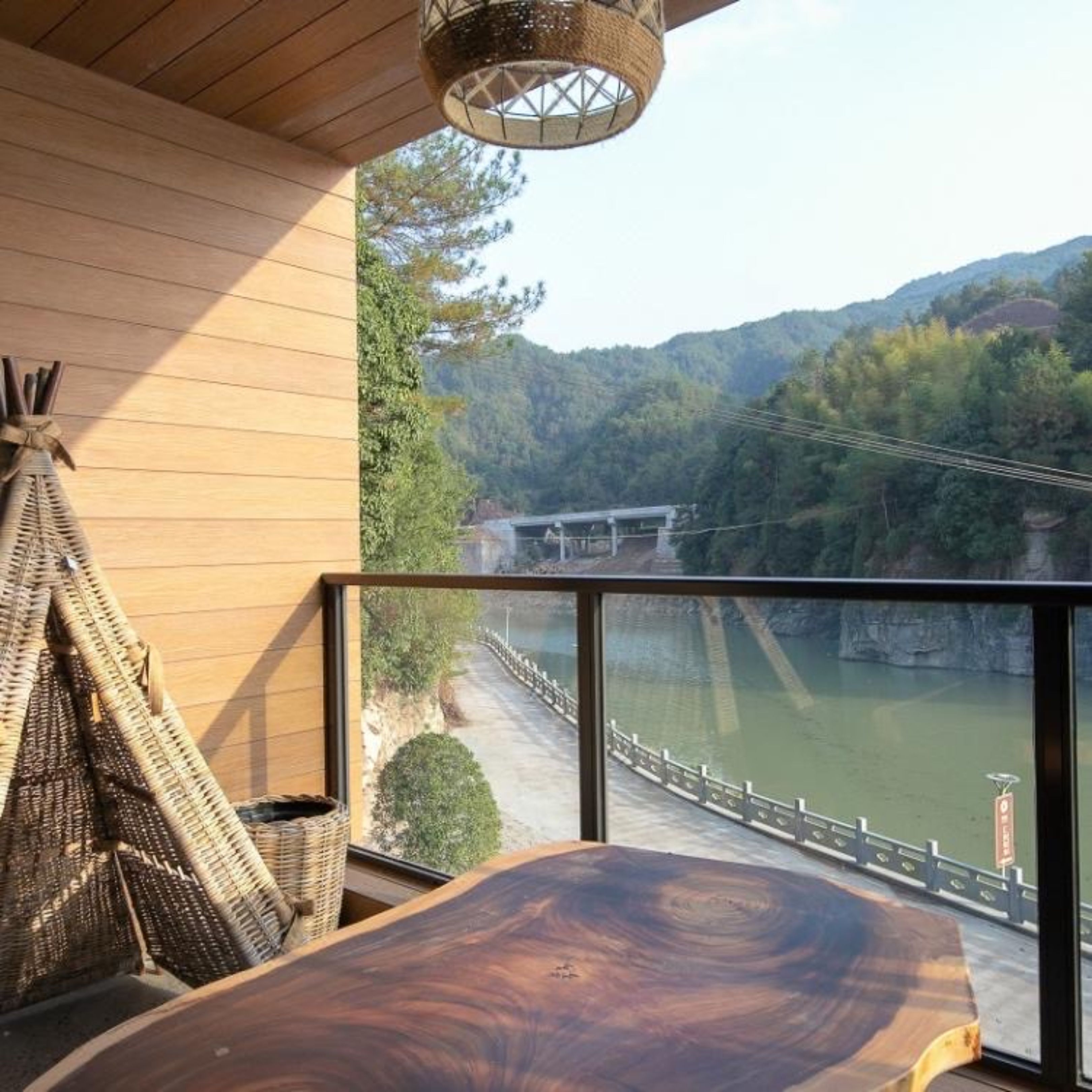 Deluxe Twin Room | Balcony