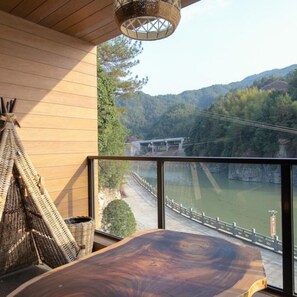 Deluxe Twin Room | Balcony