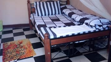 Double Room | Desk, free WiFi, bed sheets