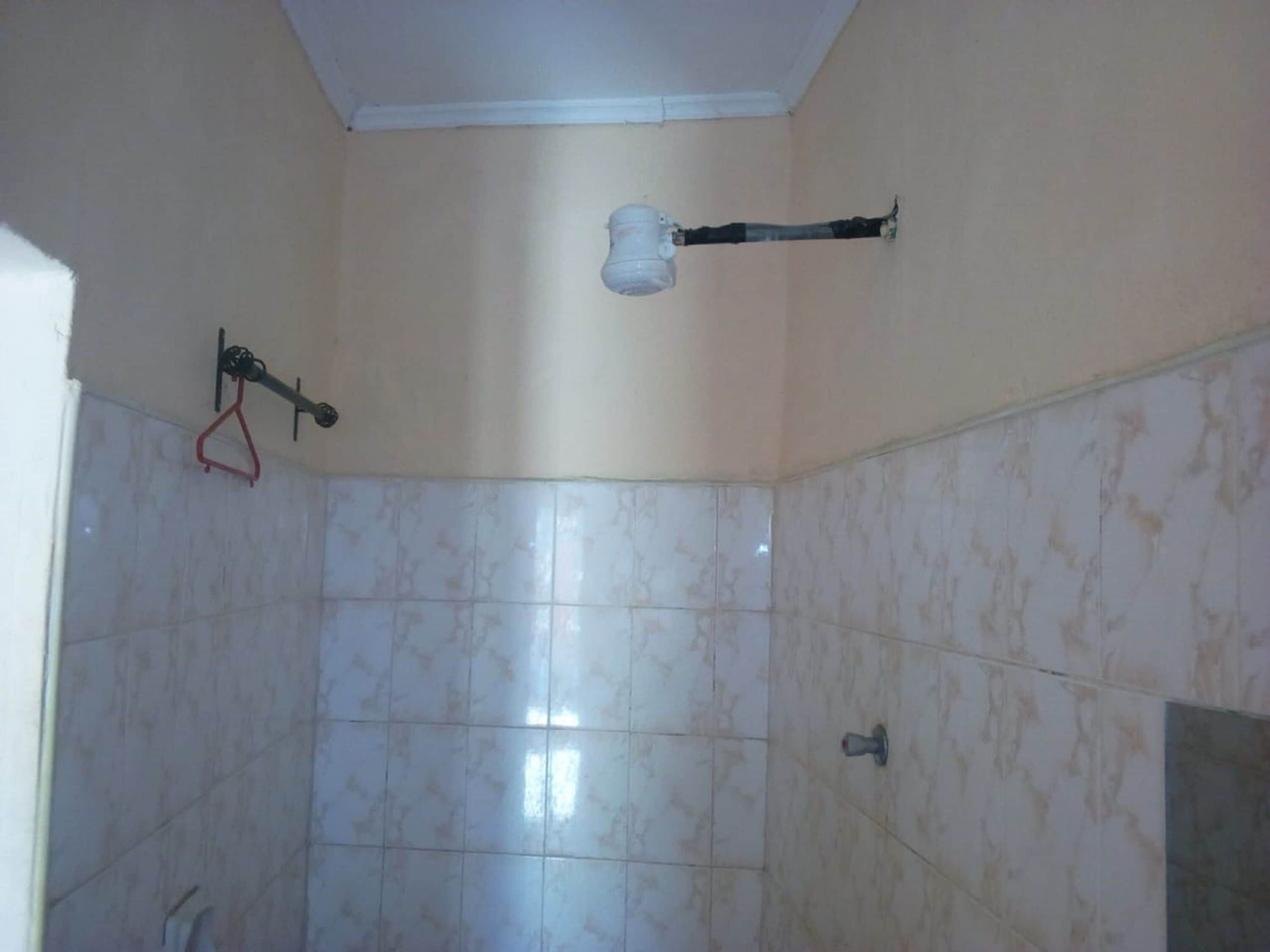 Double Room | Bathroom shower