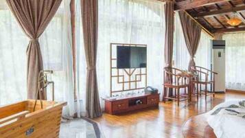 Deluxe Double Room (Mainland Chinese Citizen Only) | Desk, blackout drapes, free WiFi