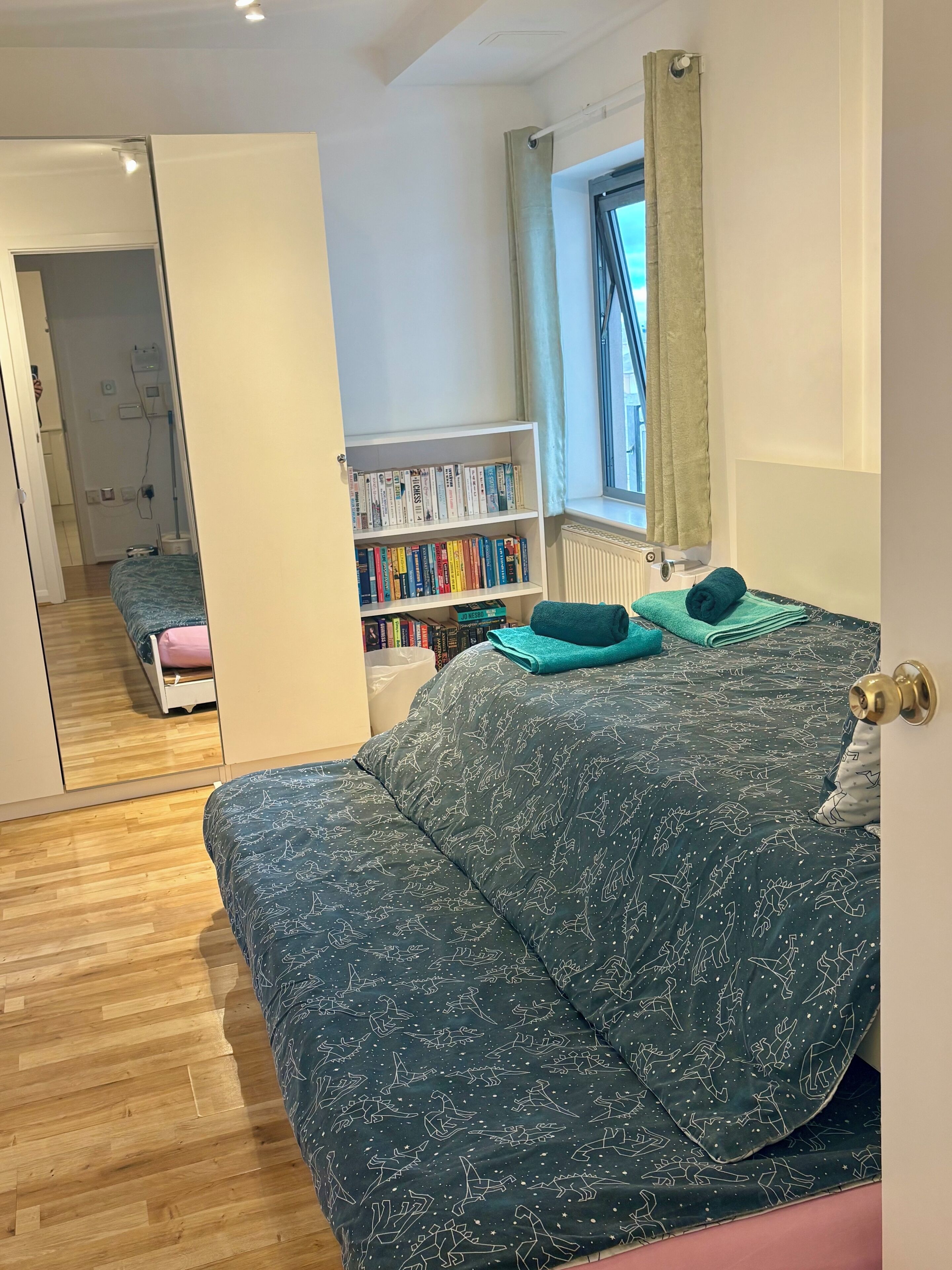 1 dormitorio, tabla de planchar con plancha, wifi gratis y ropa de cama