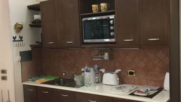 Fridge, stovetop, coffee/tea maker, cookware/dishes/utensils