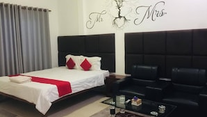 Desk, free WiFi, individually furnished - EZ Guesthouse (Phnom Penh)