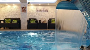 من حمّامات السباحة  المغطاة، حمّام سباحة خارجي