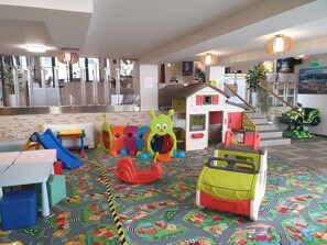 Innen-Kinderspielplatz