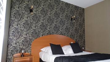 Habitación doble | Decoración individual, mobiliario individual, escritorio