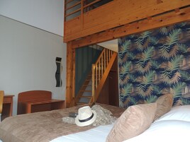 家庭房 | 特色装修、特色家居、办公桌、熨斗/熨板