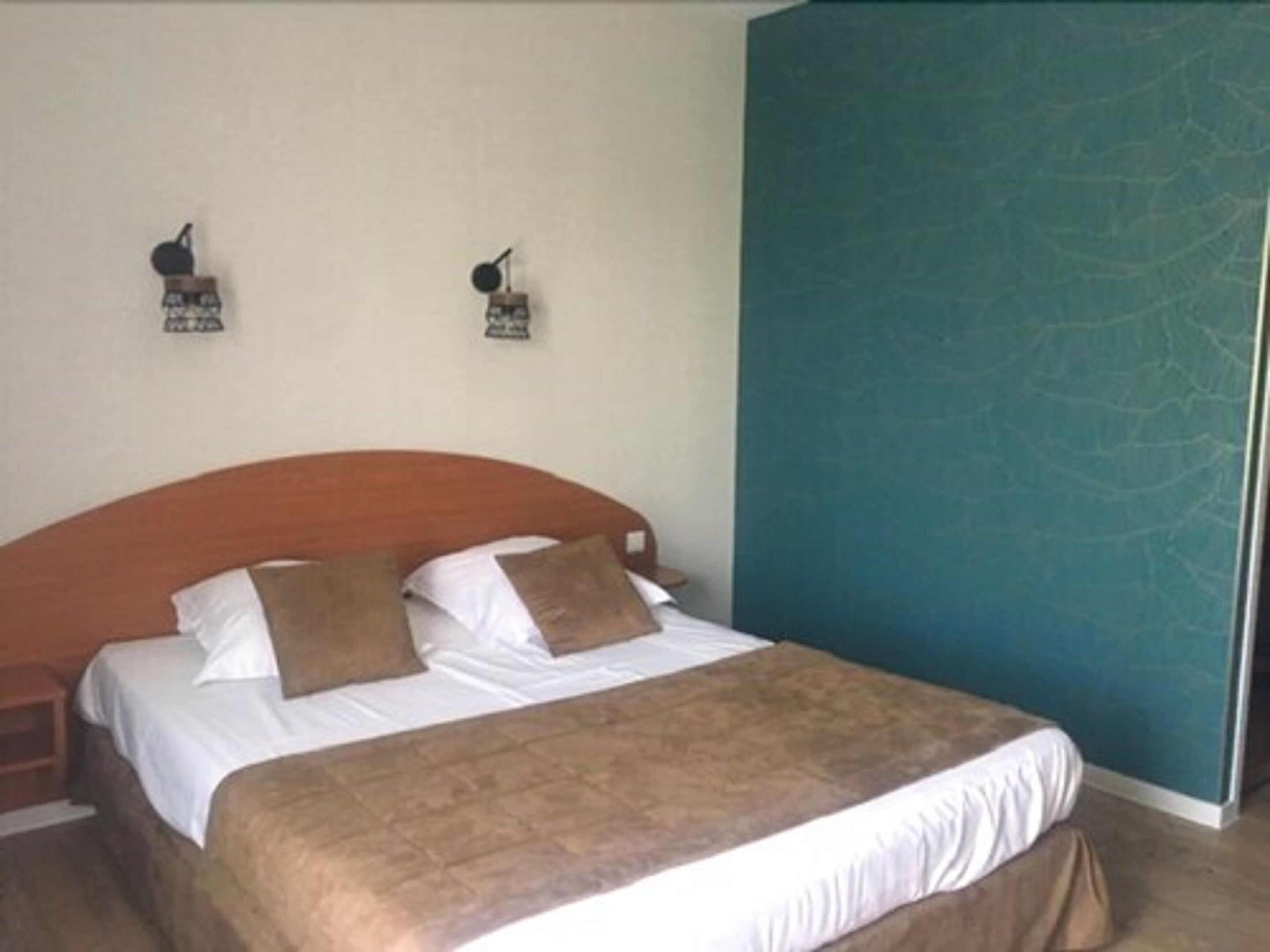 double room | individually decorated, individually furnished, desk, iron/ironing board