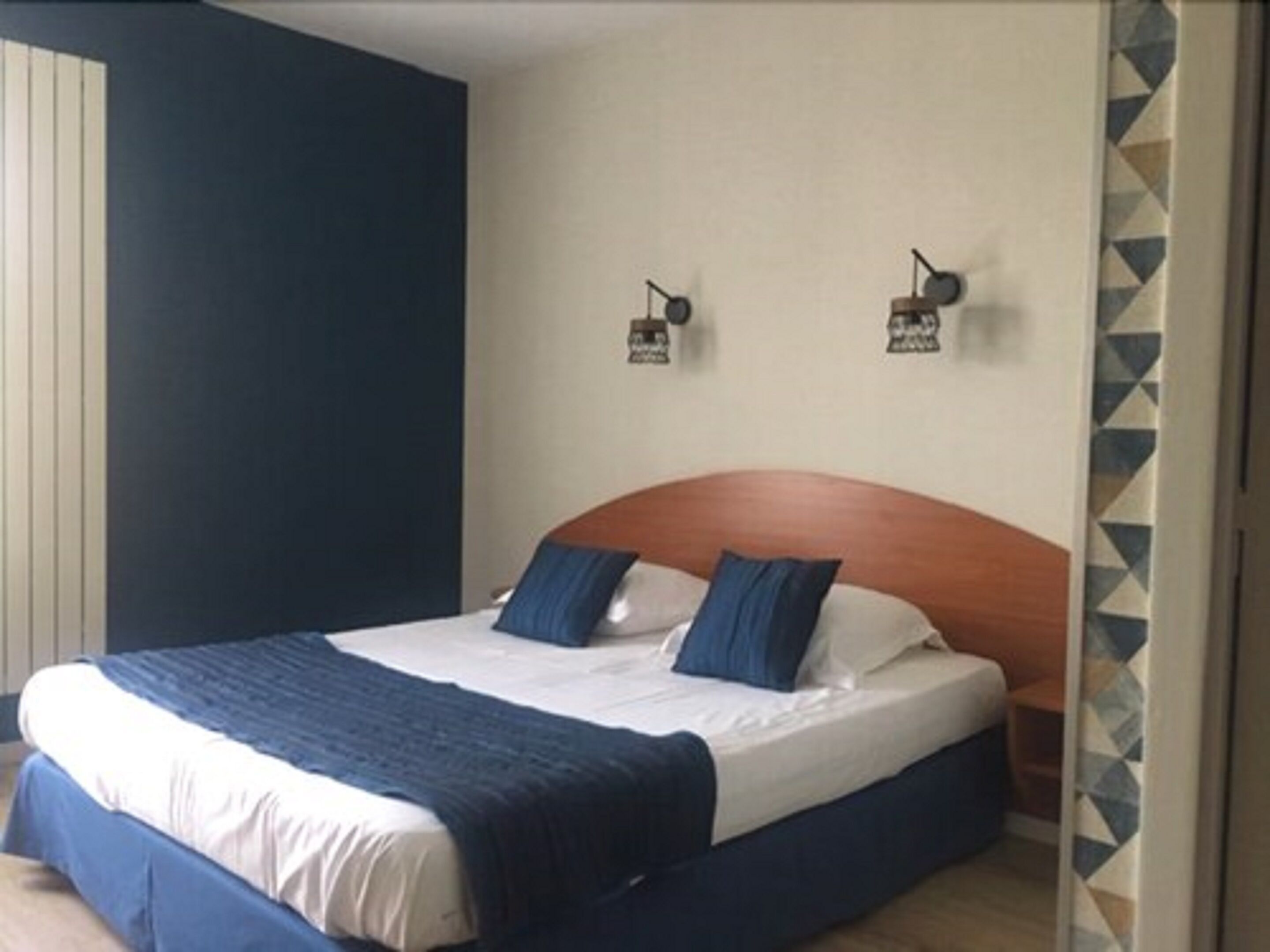 double room | individually decorated, individually furnished, desk, iron/ironing board