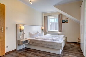 1 Schlafzimmer, Zimmersafe, Bügeleisen/Bügelbrett, Reisekinderbett