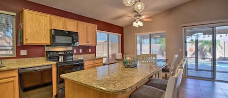 Kühlschrank, Mikrowelle, Herdplatte, Geschirrspüler