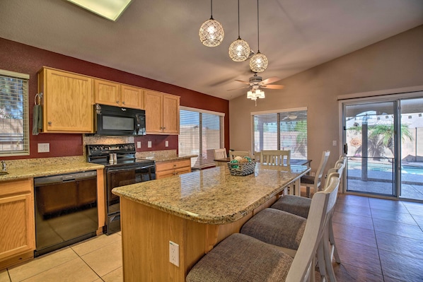 冷蔵庫、電子レンジ、コンロ、食器洗い機