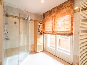 Villa | Bathroom | Shower - Modern Villa Near Ski Area in Zell am See (Zell am See)