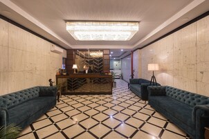 Área de estar no saguão