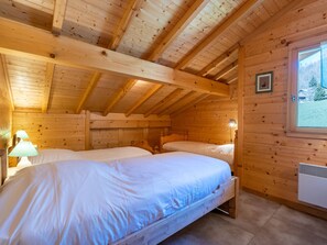 4 bedrooms, free WiFi, bed sheets