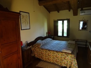 Escritorio, cunas gratuitas, wifi gratis