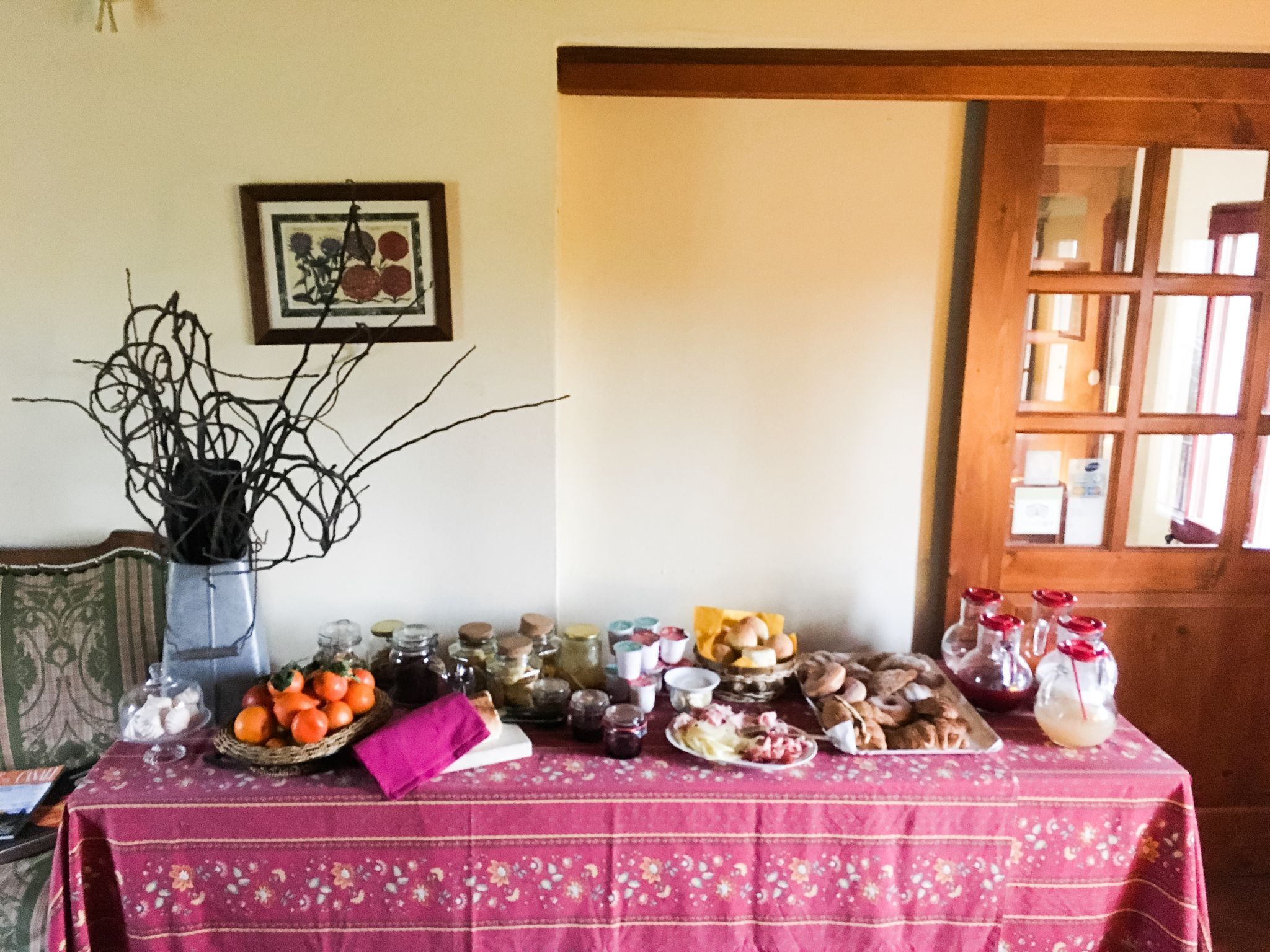 Sudah termasuk sarapan prasmanan setiap hari