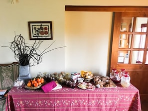 Tägliches inbegriffenes Frühstücksbuffet