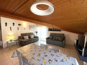 TV - 3-room apartment near ocean and lake, ideal for families (Vieux-Boucau-les-Bains)