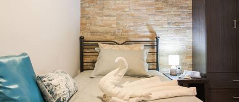 Single Room | Soundproofing, iron/ironing board, free WiFi, bed sheets